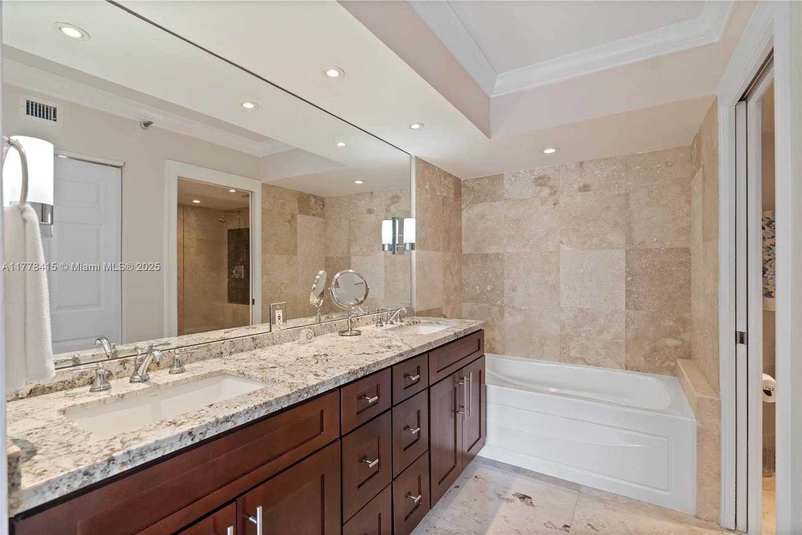 Small Image of 3530 MYSTIC POINTE DR #1212, Aventura Number 7