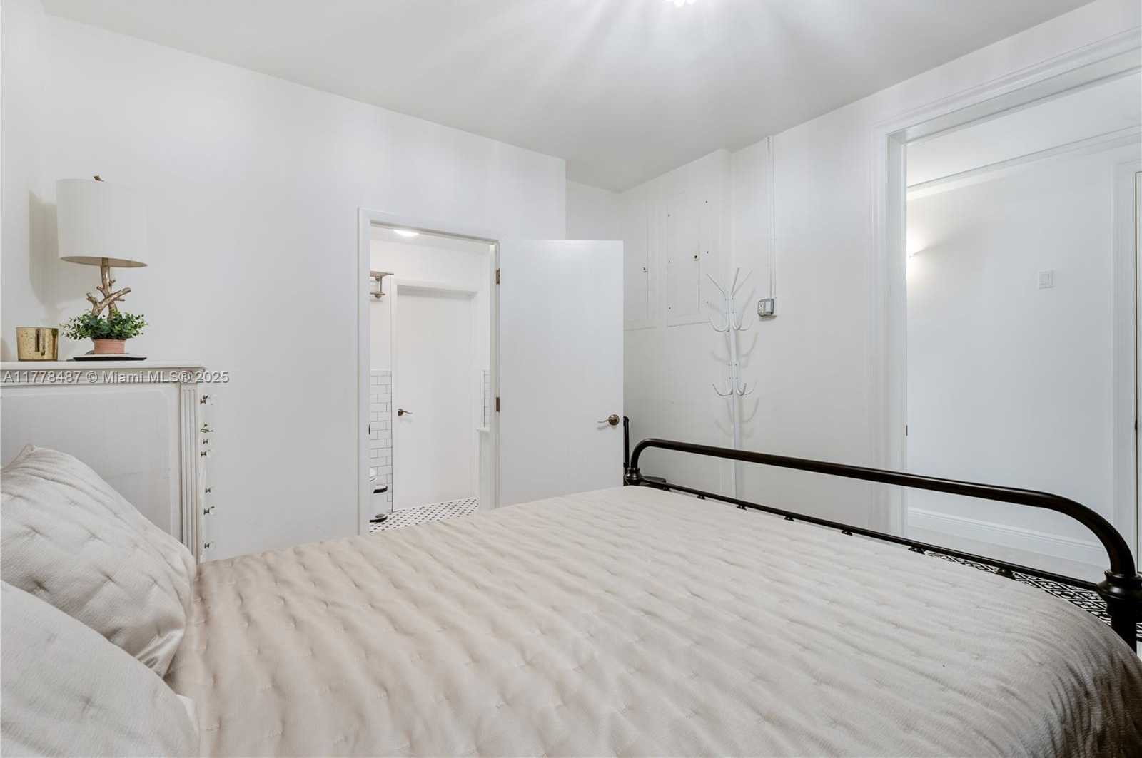 Small Image of 6222 PARADISE POINT DR #6222, Palmetto Bay Number 29