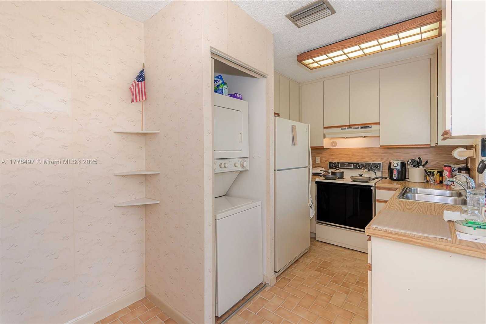 Small Image of 6046 NORTH WEST 172ND TERR CIR #6046, Hialeah Number 17