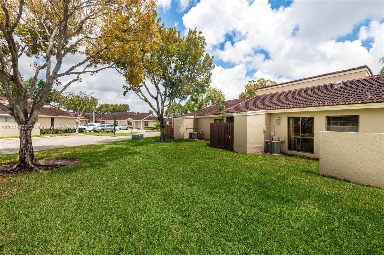 Small Image of 6046 NORTH WEST 172ND TERR CIR #6046, Hialeah Number 26