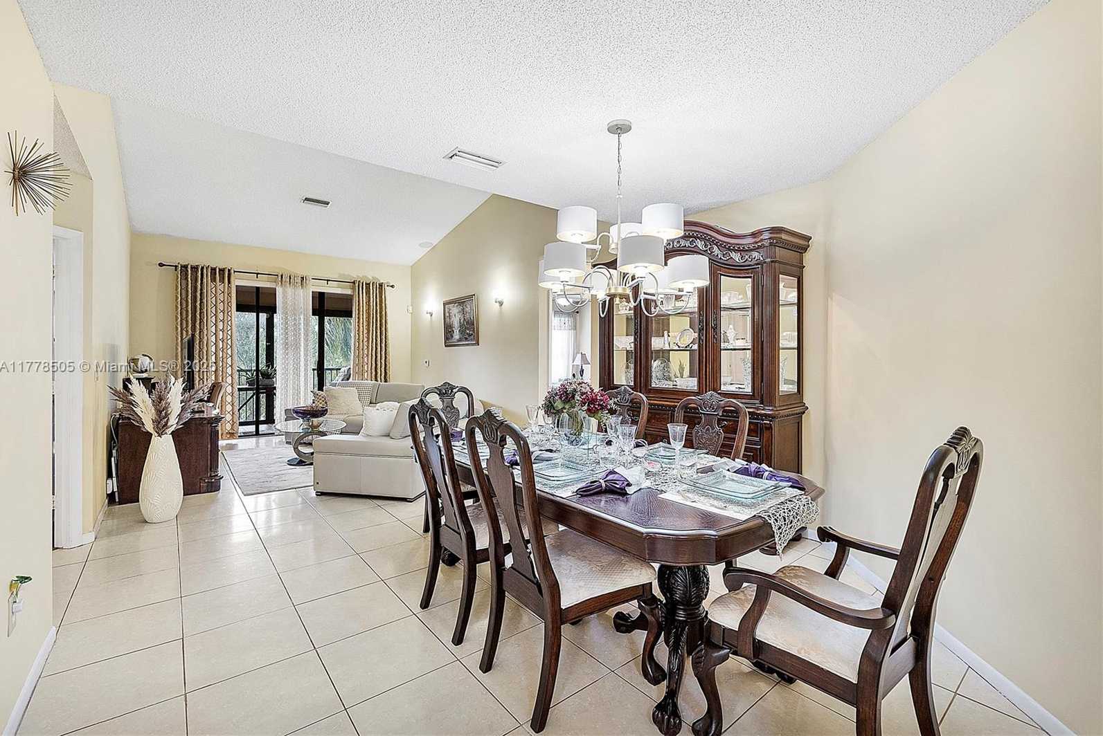 Small Image of 4101 EAST CORAL TREE CIR #313, Coconut Creek Number 10