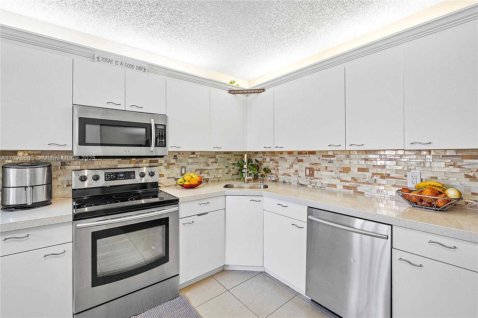 Small Image of 4101 EAST CORAL TREE CIR #313, Coconut Creek Number 2