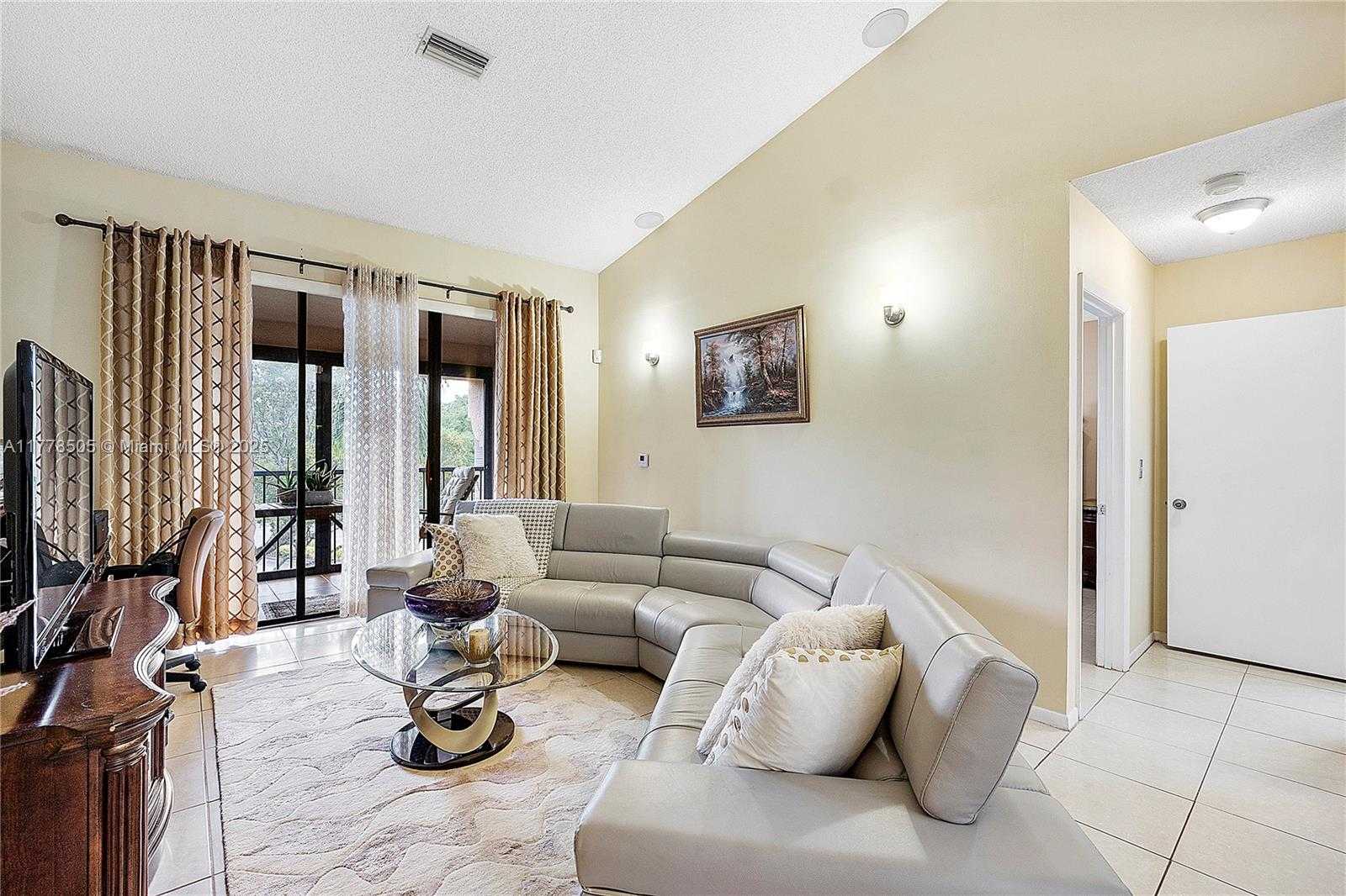 Small Image of 4101 EAST CORAL TREE CIR #313, Coconut Creek Number 3