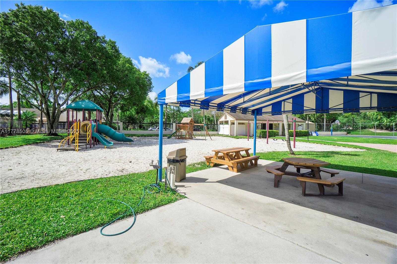 Small Image of 4101 EAST CORAL TREE CIR #313, Coconut Creek Number 45