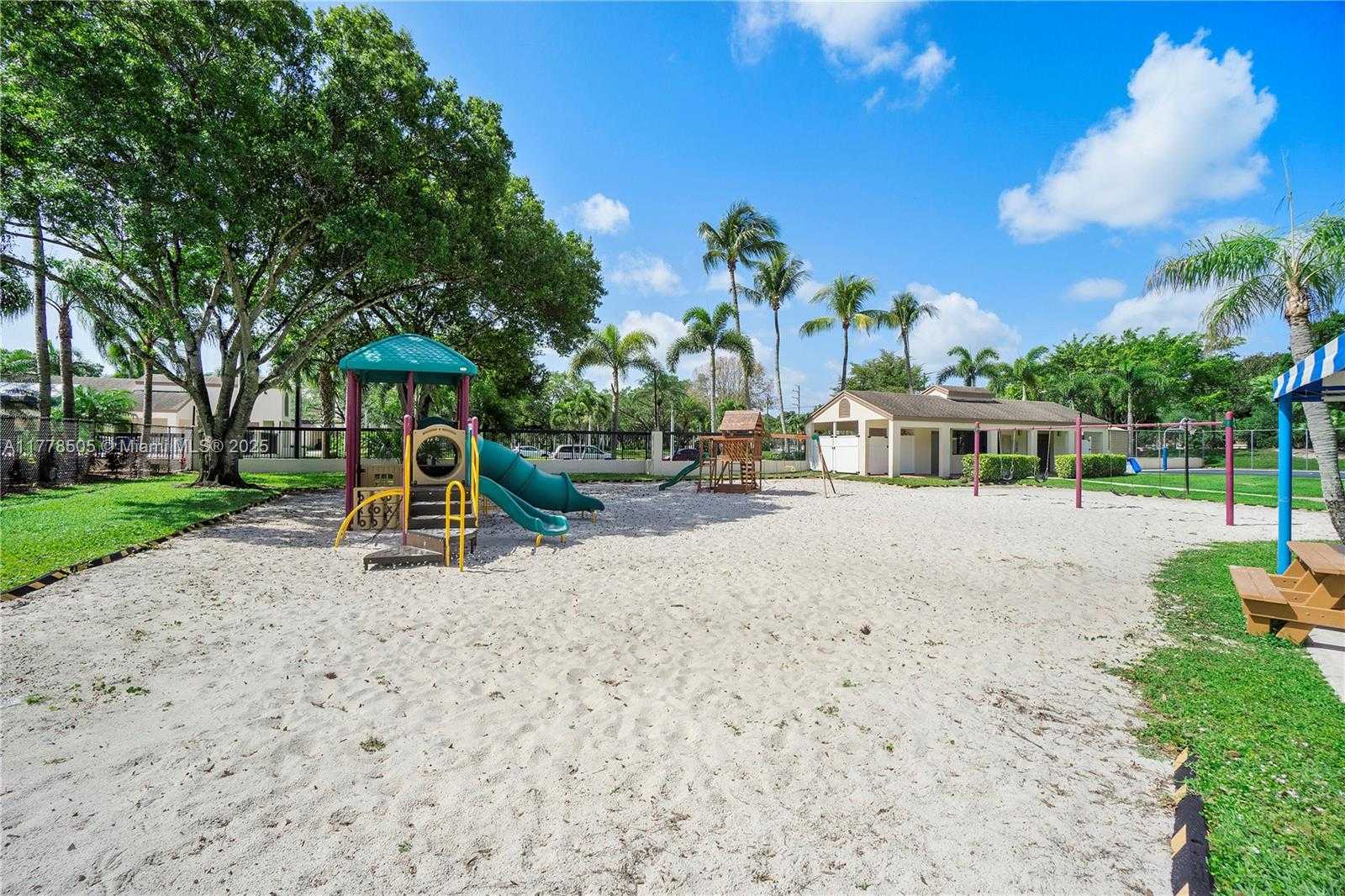 Small Image of 4101 EAST CORAL TREE CIR #313, Coconut Creek Number 46