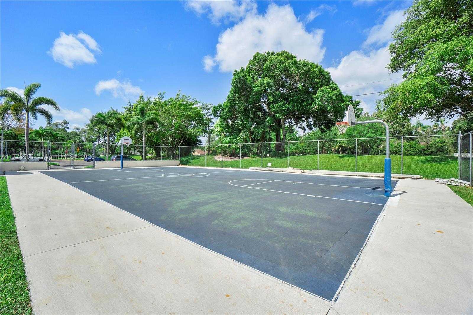 Small Image of 4101 EAST CORAL TREE CIR #313, Coconut Creek Number 48
