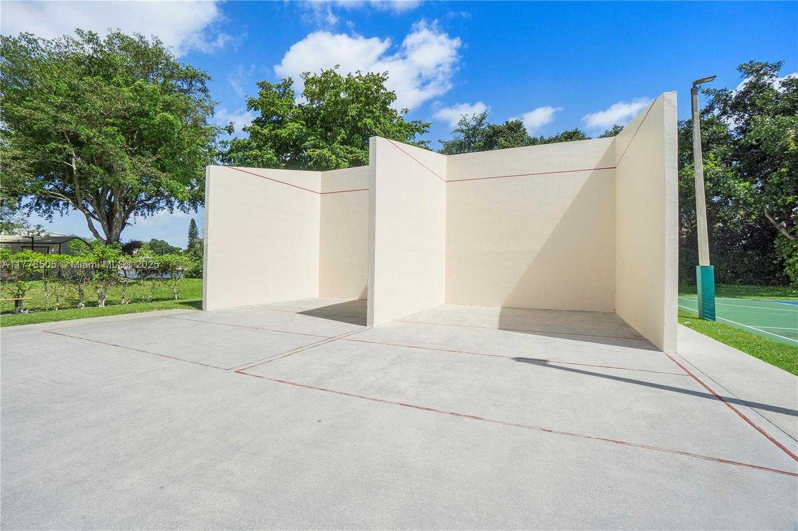 Small Image of 4101 EAST CORAL TREE CIR #313, Coconut Creek Number 51