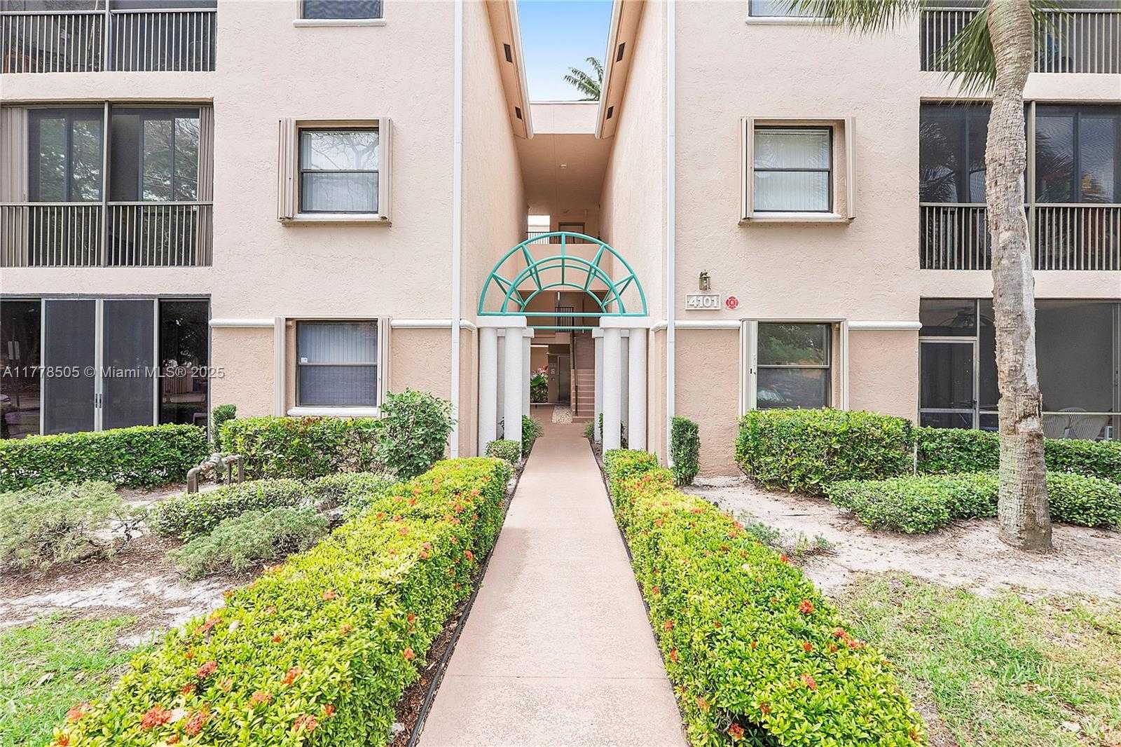 Small Image of 4101 EAST CORAL TREE CIR #313, Coconut Creek Number 7