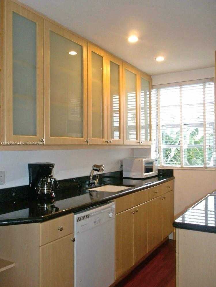 Small Image of 420 15TH ST #302, Miami Beach Number 17