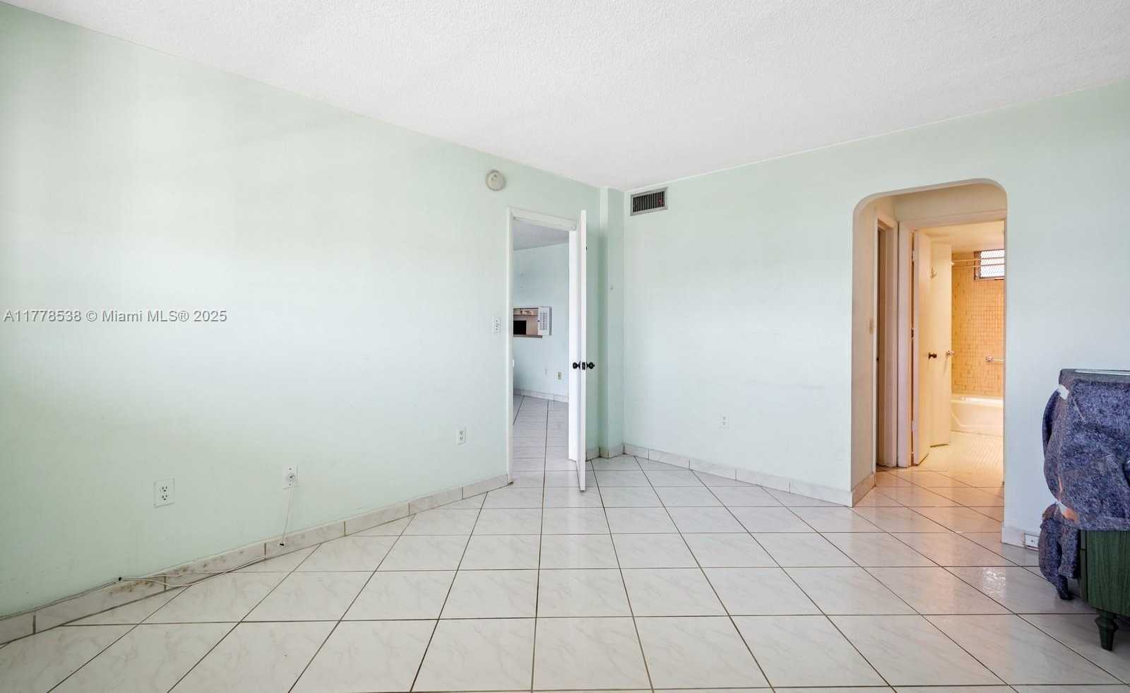 Small Image of 2851 LEONARD DR #J610, Aventura Number 10