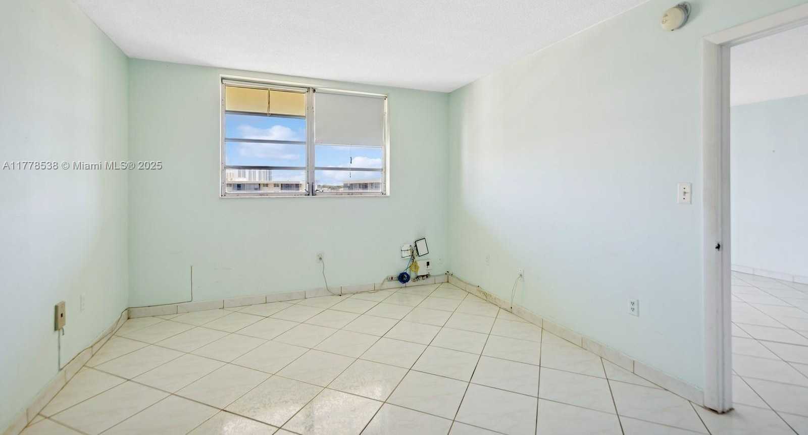 Small Image of 2851 LEONARD DR #J610, Aventura Number 11
