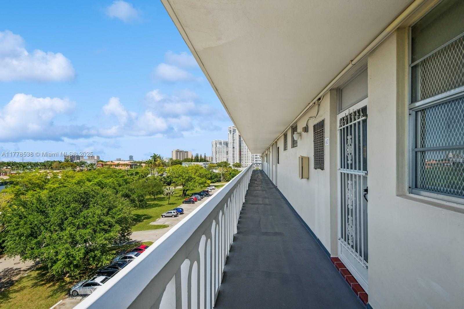 Small Image of 2851 LEONARD DR #J610, Aventura Number 2