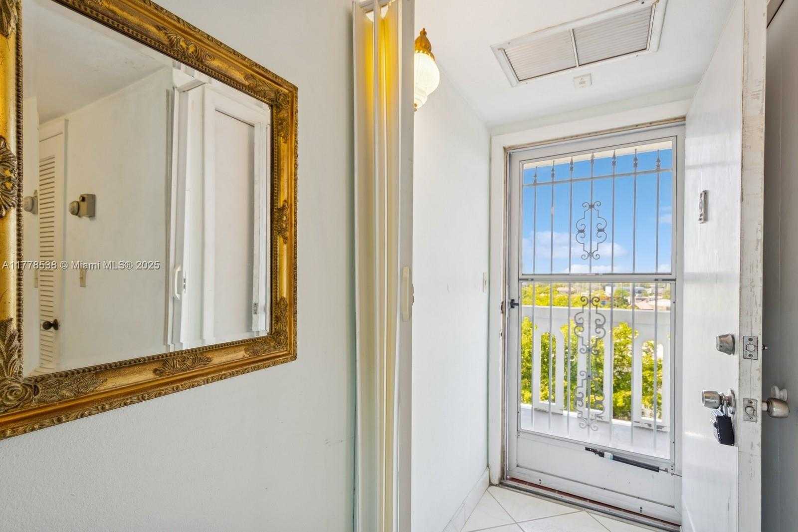 Small Image of 2851 LEONARD DR #J610, Aventura Number 3