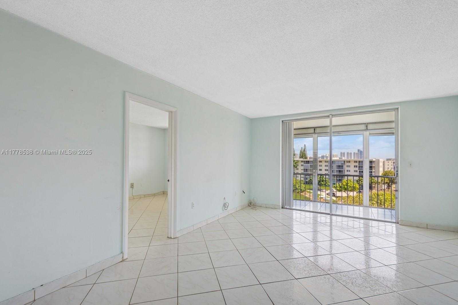 Small Image of 2851 LEONARD DR #J610, Aventura Number 6