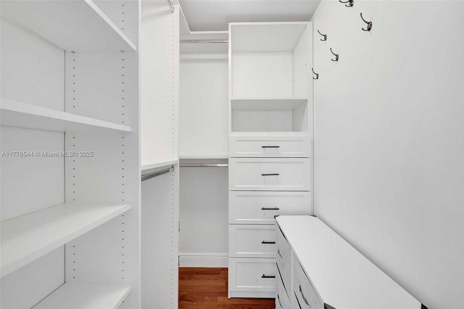 Small Image of 60 SOUTH WEST 13TH ST #3026, Miami Number 22