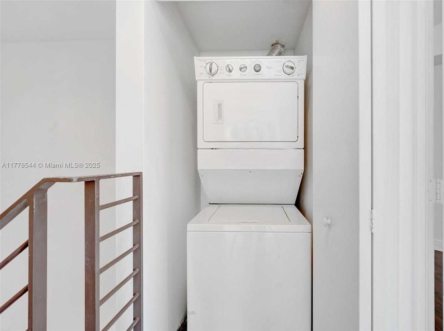 Small Image of 60 SOUTH WEST 13TH ST #3026, Miami Number 30
