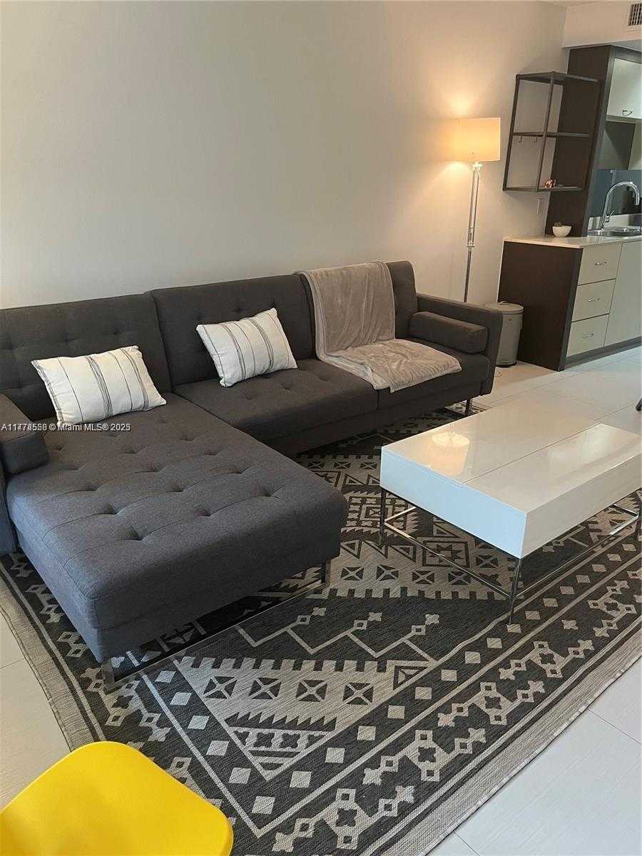 Small Image of 2130 PARK AVE #4, Miami Beach Number 3