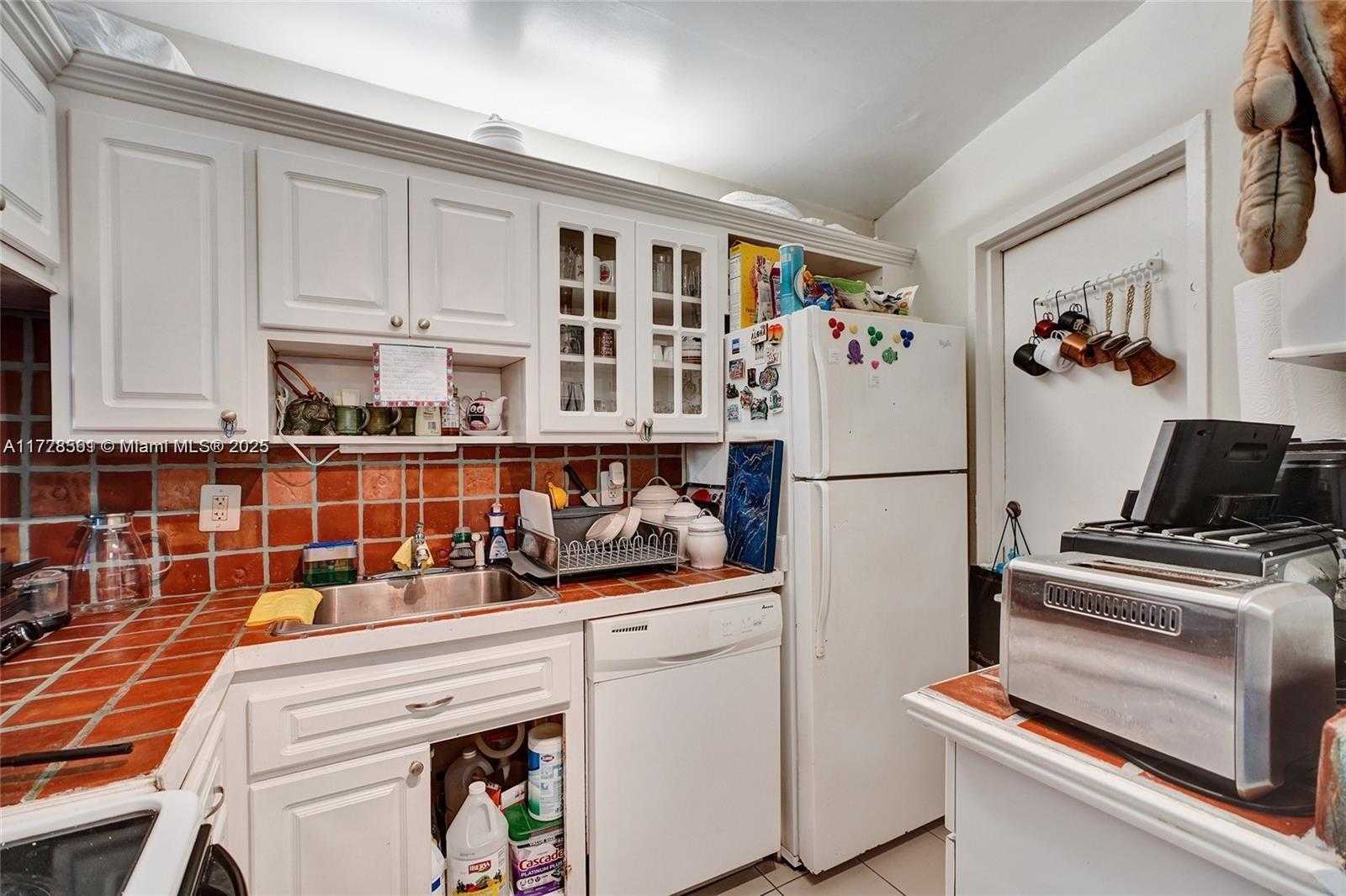 Small Image of 2899 COLLINS AVE #521, Miami Beach Number 10