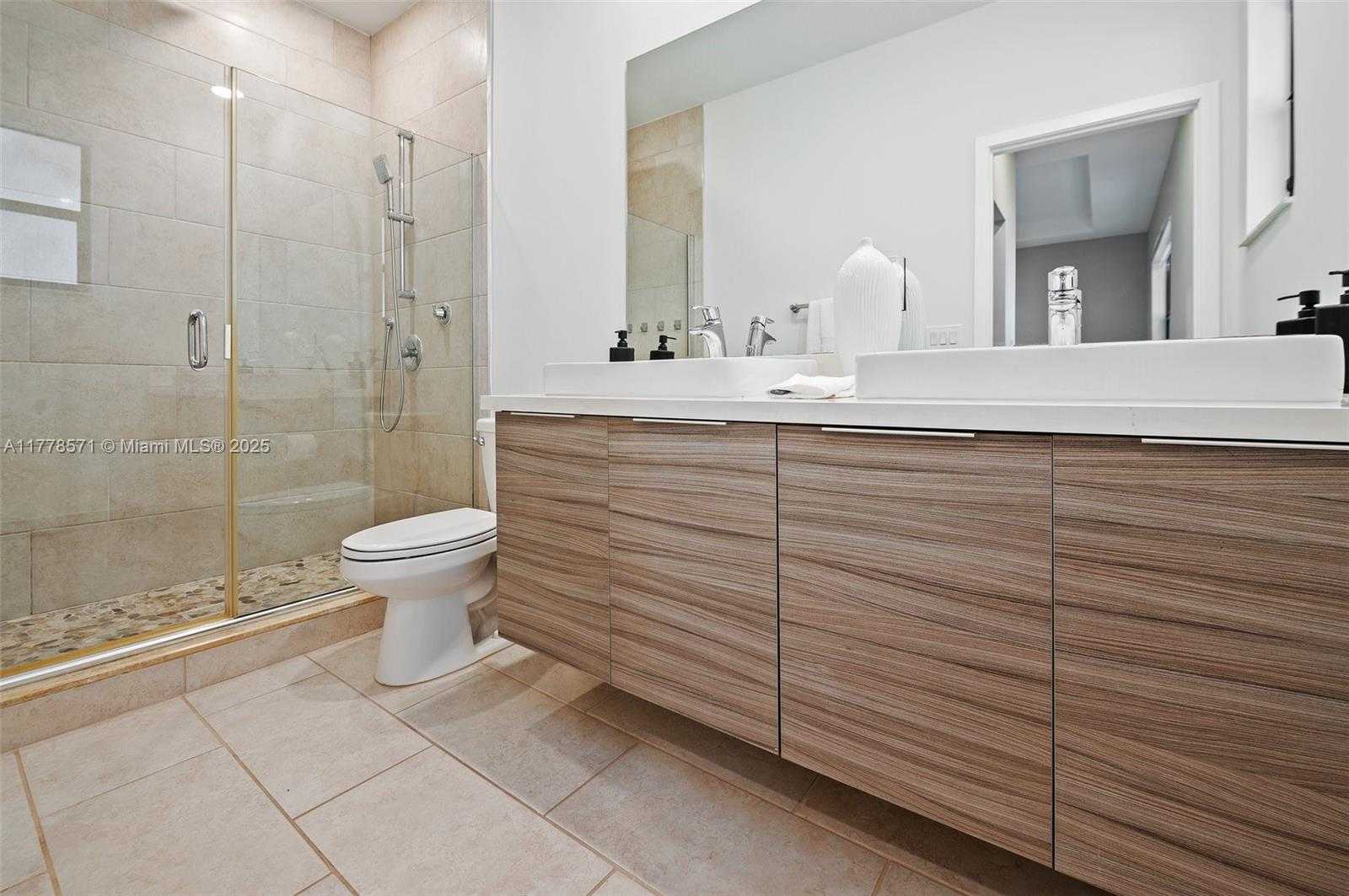 Small Image of 16008 NORTH WEST 91ST CT, Miami Lakes Number 12