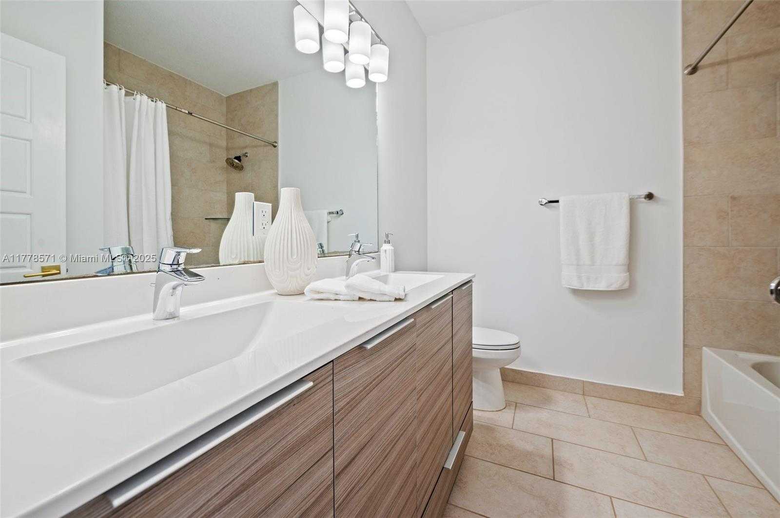 Small Image of 16008 NORTH WEST 91ST CT, Miami Lakes Number 15
