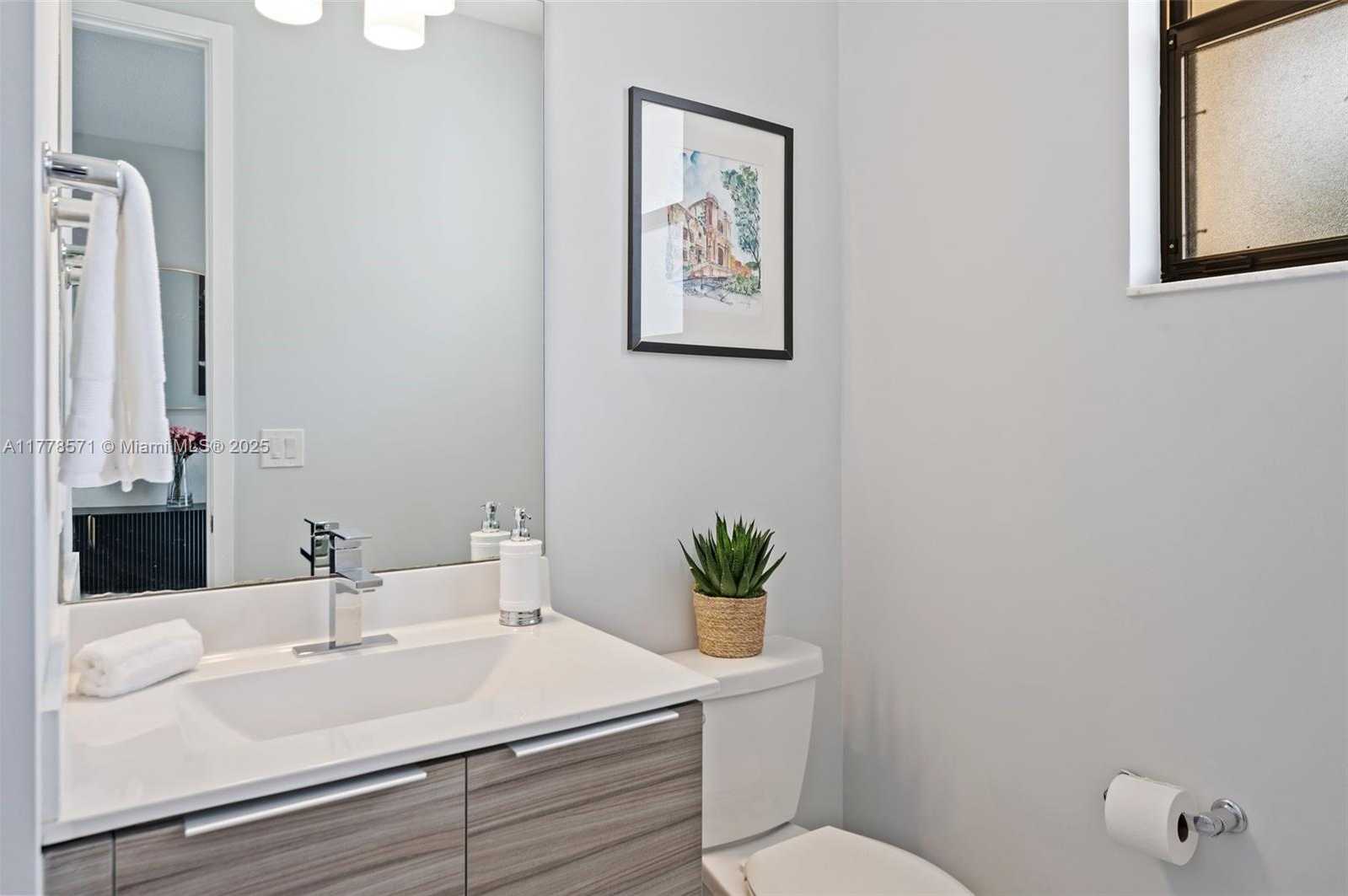 Small Image of 16008 NORTH WEST 91ST CT, Miami Lakes Number 3