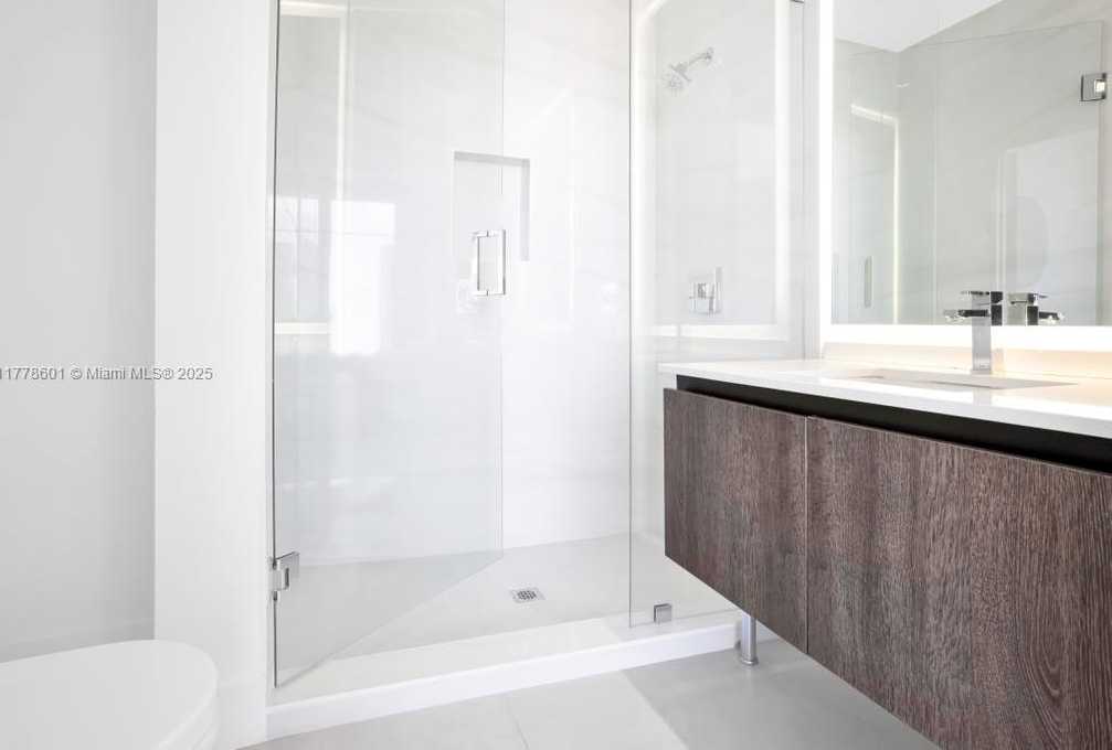 Small Image of 88 SOUTH WEST 7TH STREET #2411, Miami Number 13