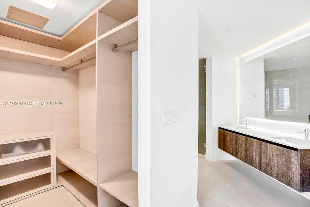 Small Image of 88 SOUTH WEST 7TH STREET #2411, Miami Number 9