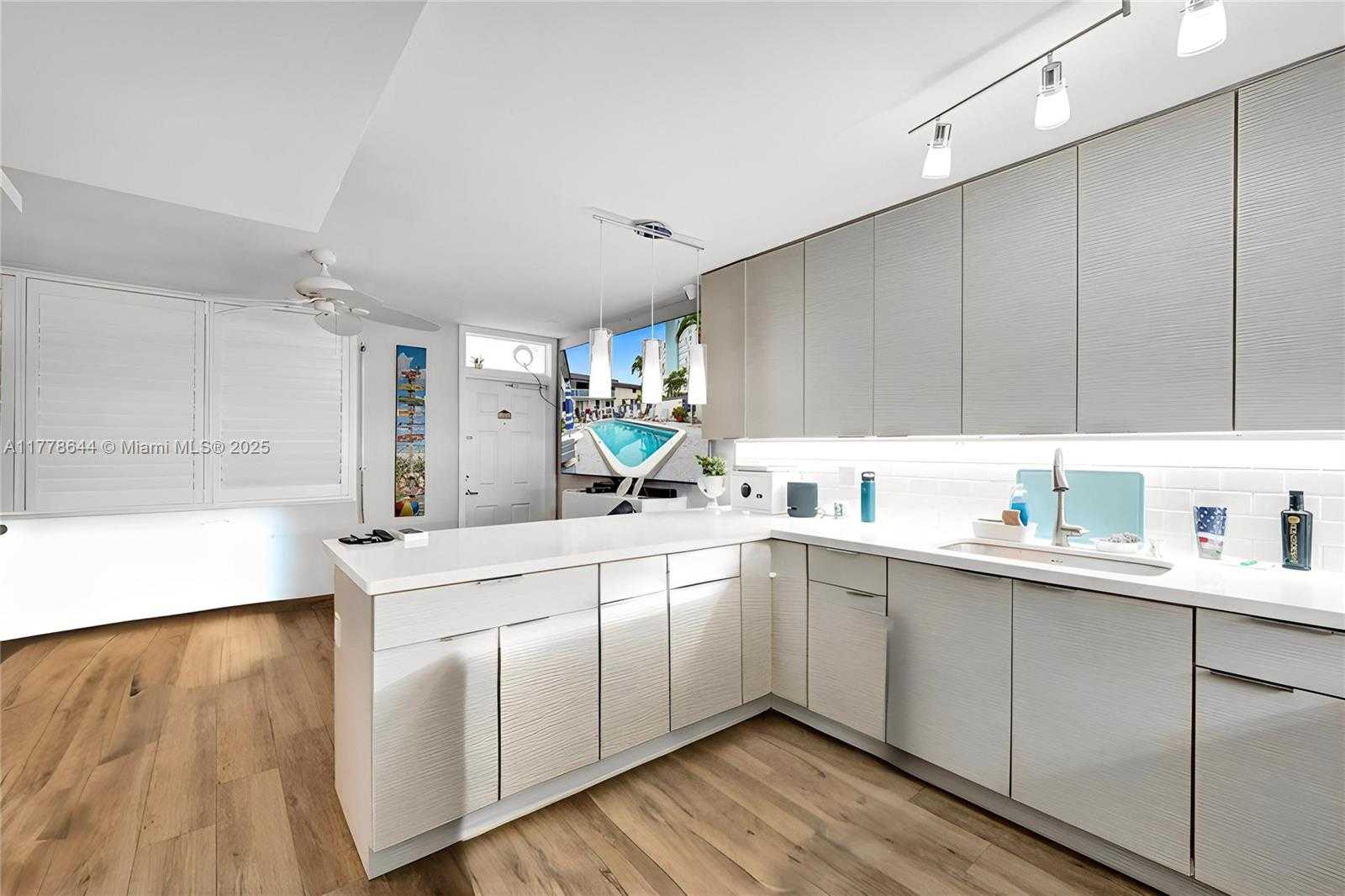 Small Image of 322 TAYLOR ST #1D, Hollywood Number 5