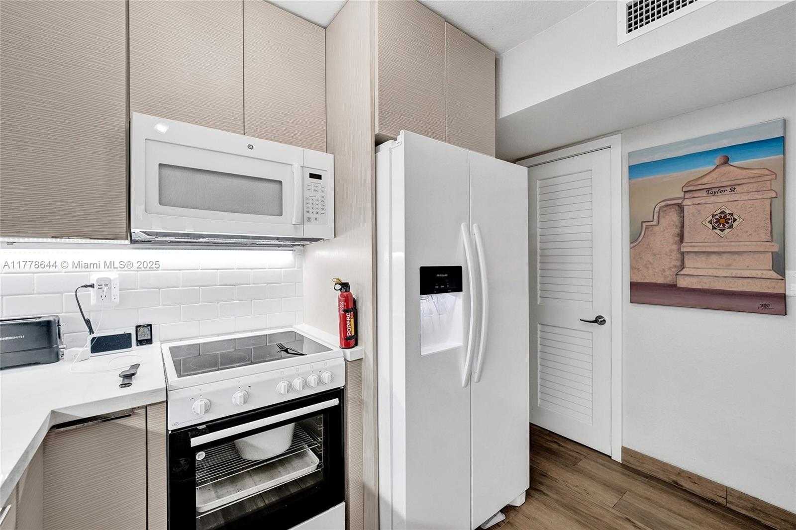 Small Image of 322 TAYLOR ST #1D, Hollywood Number 6