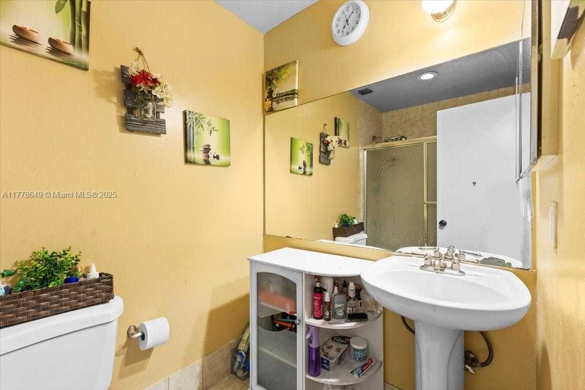 Small Image of 9291 EAST FERN LN, Miramar Number 8