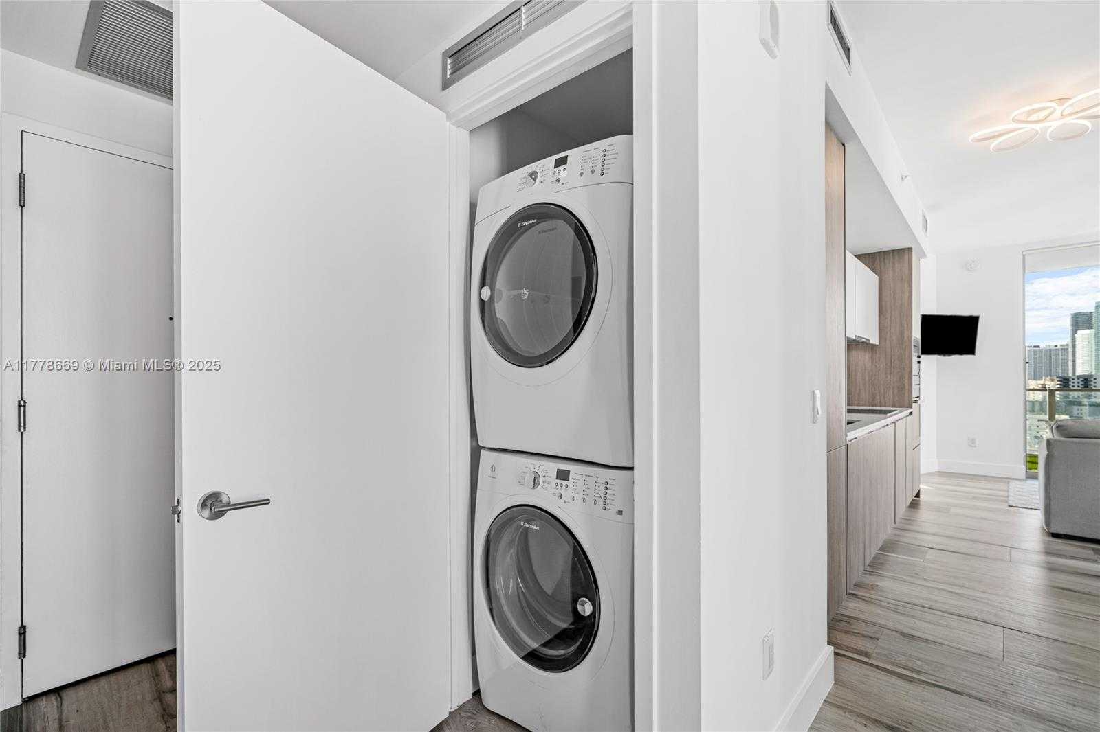 Small Image of 2900 NORTH EAST 7TH AVE #1609, Miami Number 4