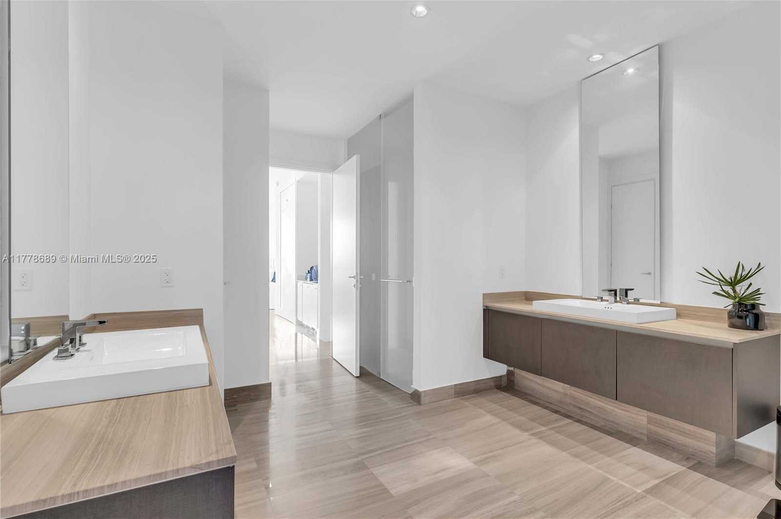 Small Image of 3300 NORTH EAST 188TH ST #LPH12, Aventura Number 19