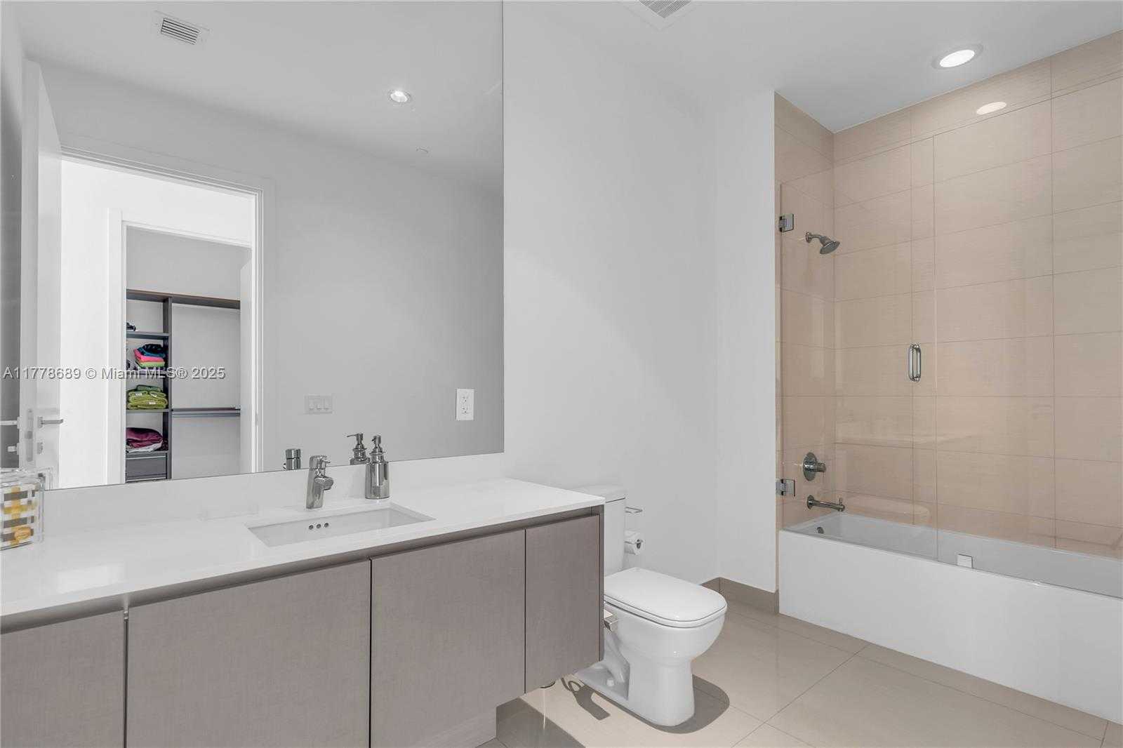 Small Image of 3300 NORTH EAST 188TH ST #LPH12, Aventura Number 27