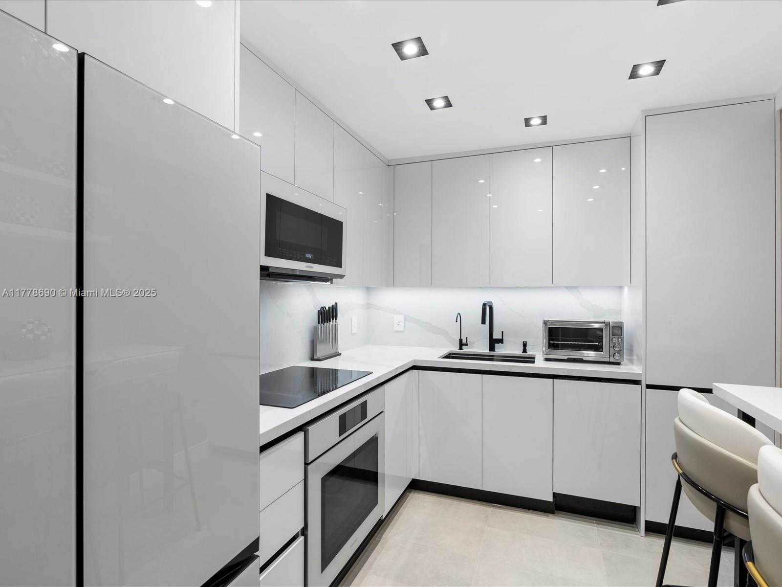 Small Image of 2500 PARKVIEW DR #2203, Hallandale Beach Number 14