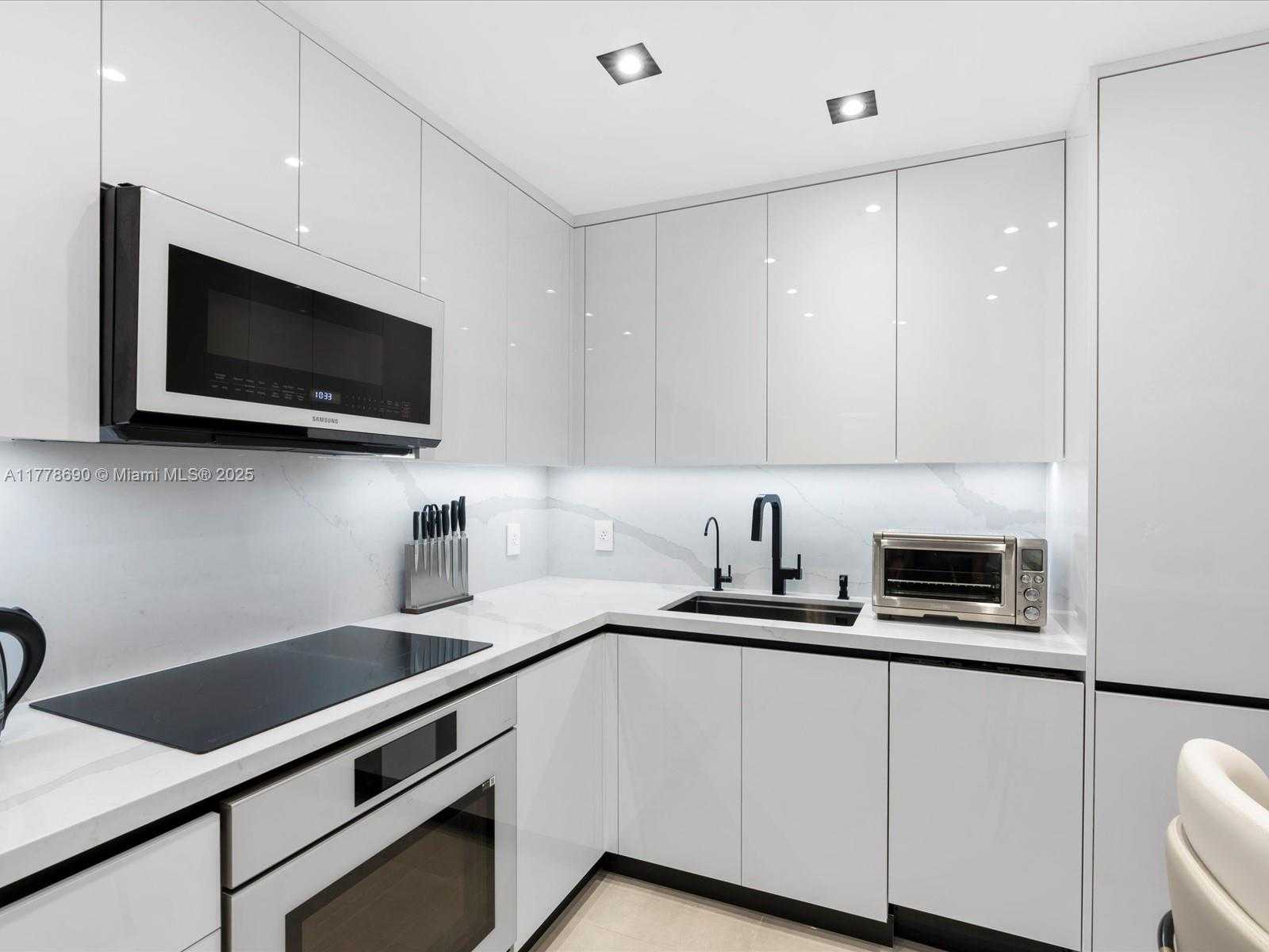 Small Image of 2500 PARKVIEW DR #2203, Hallandale Beach Number 15