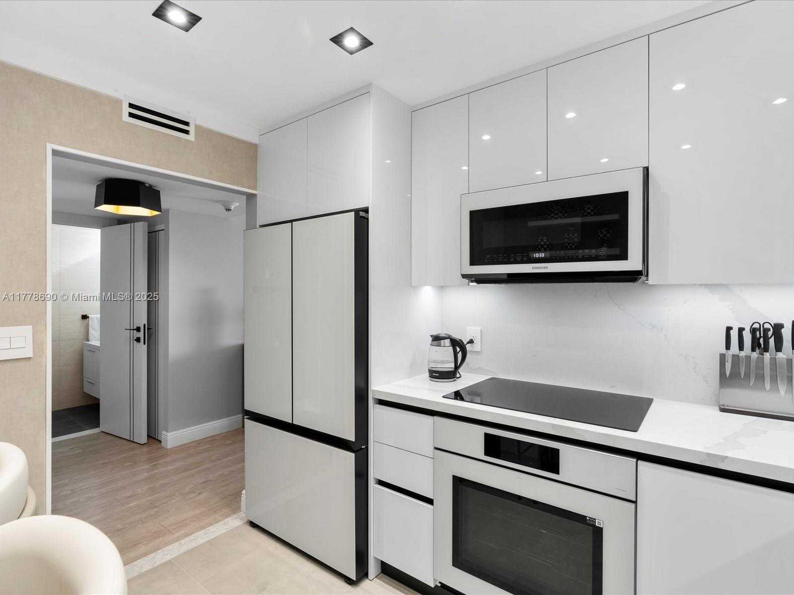 Small Image of 2500 PARKVIEW DR #2203, Hallandale Beach Number 16