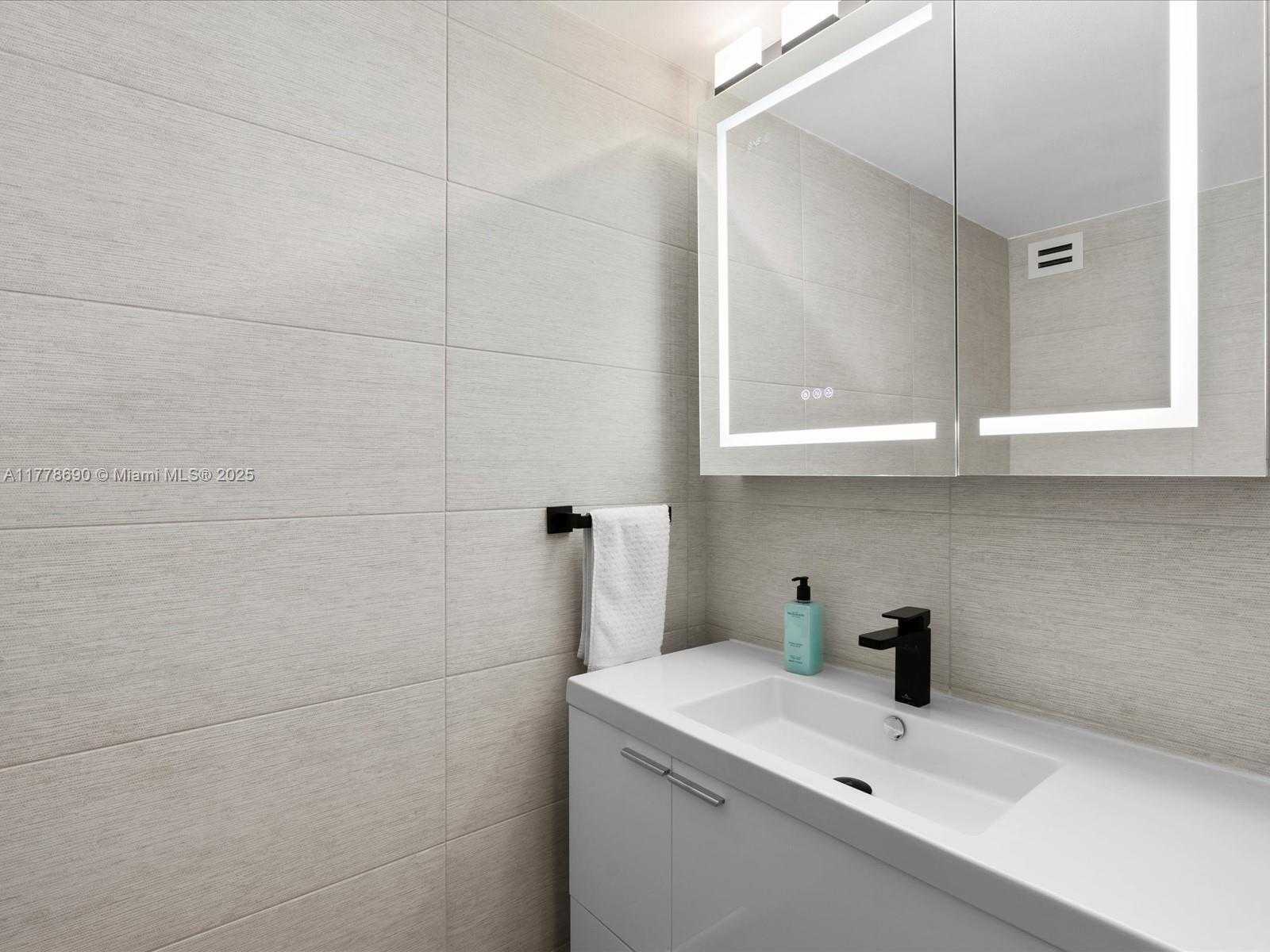 Small Image of 2500 PARKVIEW DR #2203, Hallandale Beach Number 17
