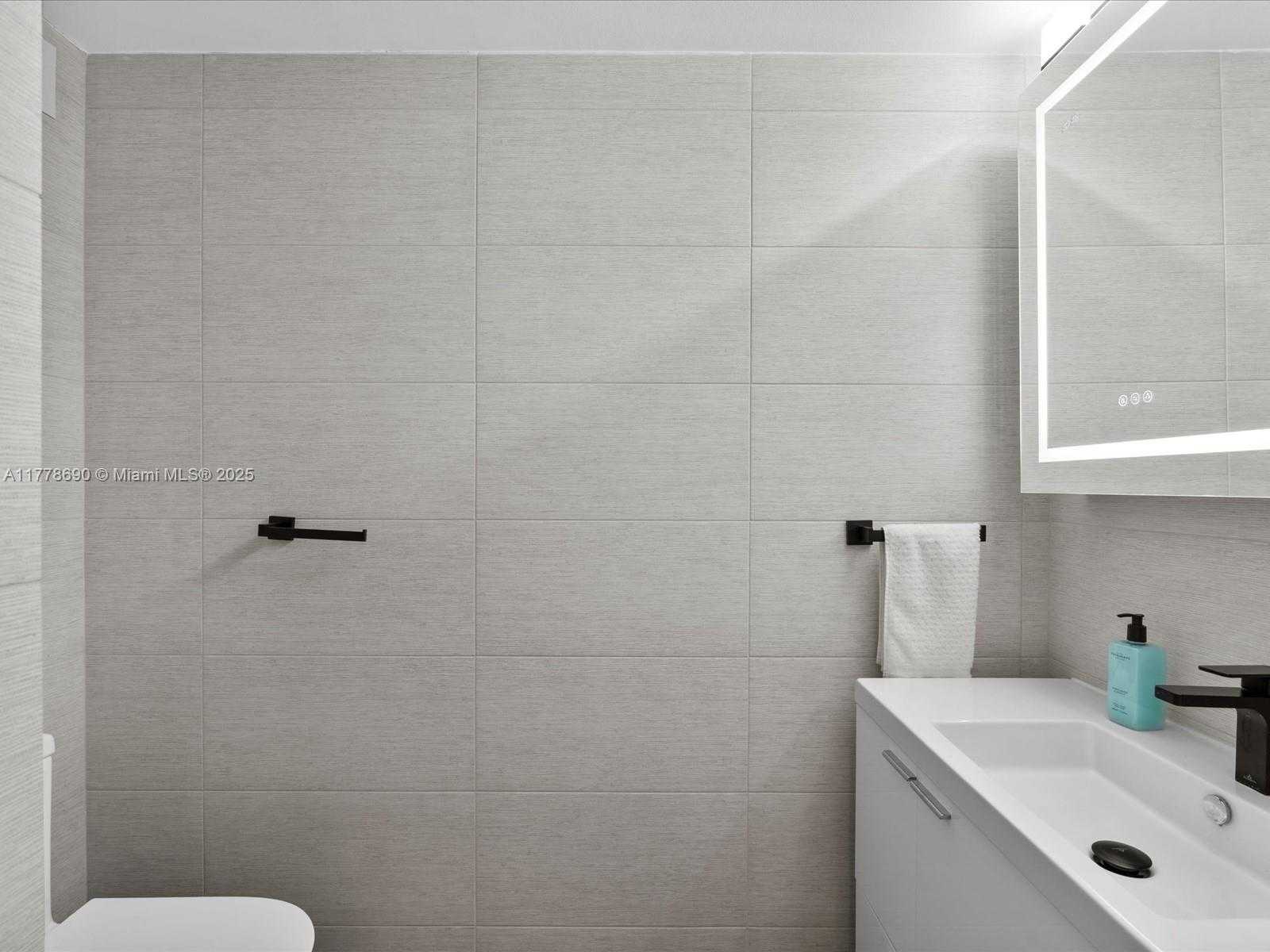 Small Image of 2500 PARKVIEW DR #2203, Hallandale Beach Number 18
