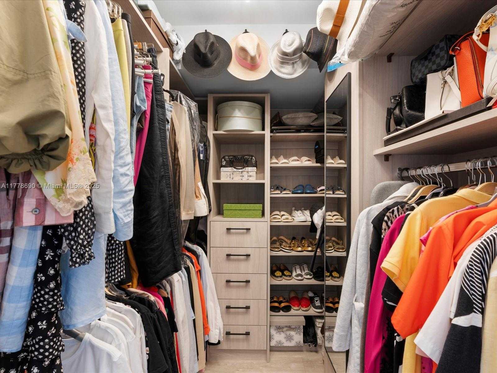 Small Image of 2500 PARKVIEW DR #2203, Hallandale Beach Number 23