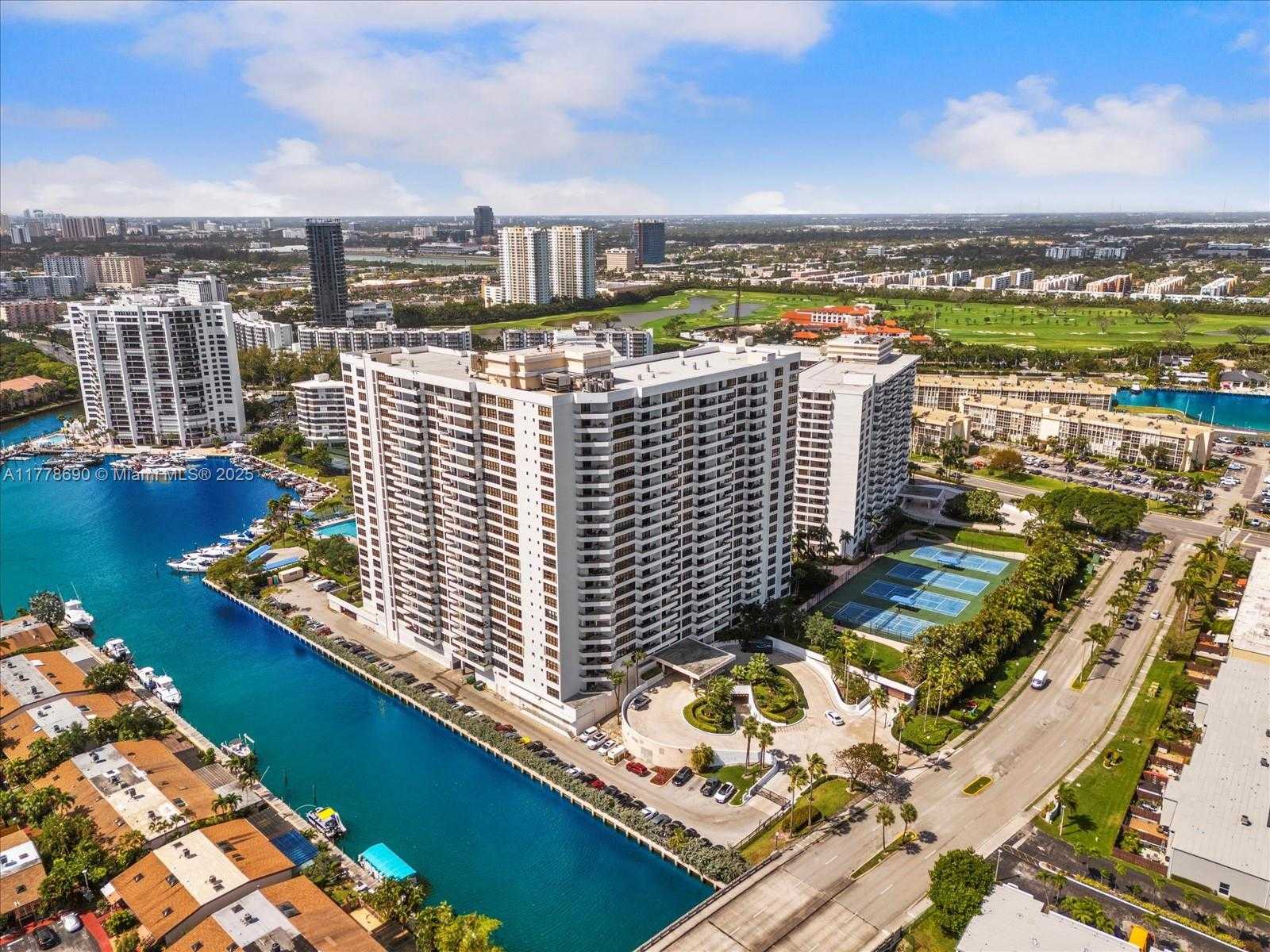 Small Image of 2500 PARKVIEW DR #2203, Hallandale Beach Number 3