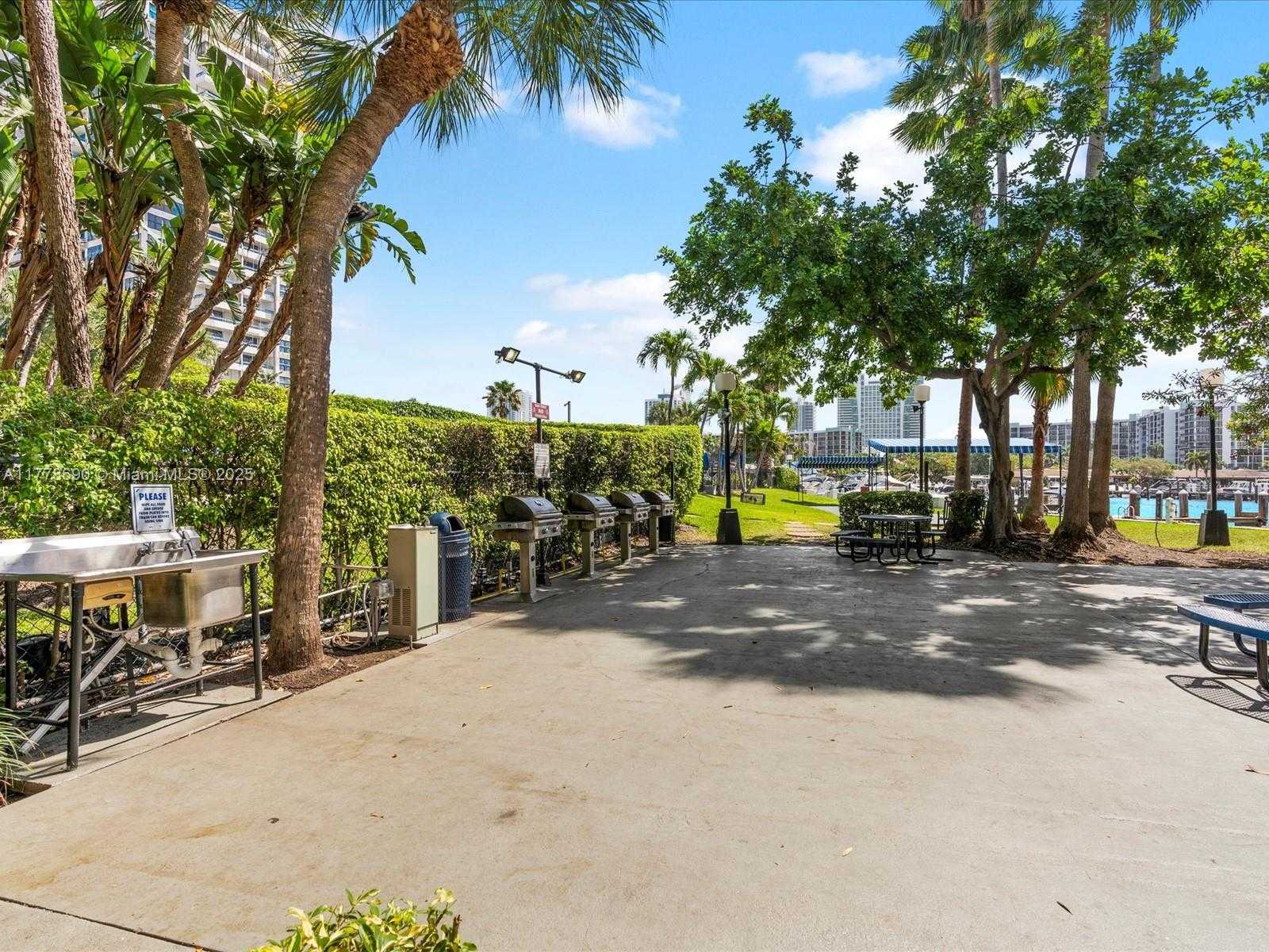 Small Image of 2500 PARKVIEW DR #2203, Hallandale Beach Number 33