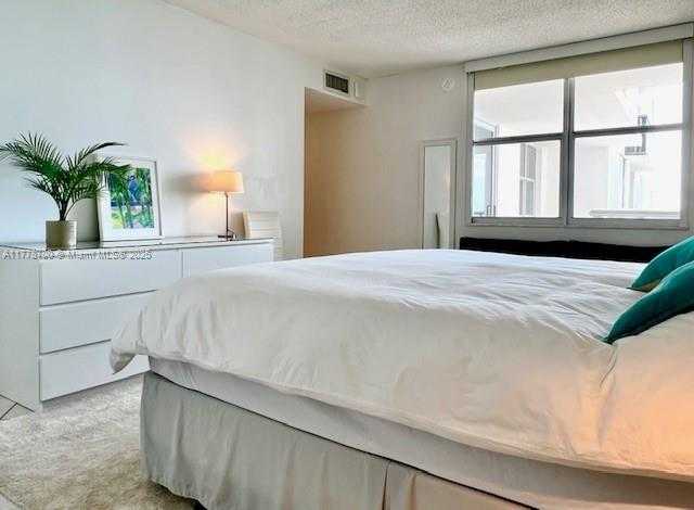 Small Image of 6039 #1114, Miami Beach Number 17