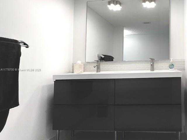 Small Image of 6039 #1114, Miami Beach Number 23