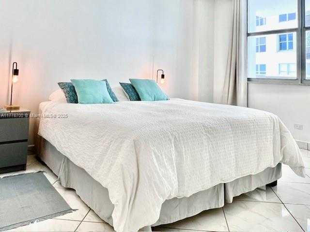 Small Image of 6039 #1114, Miami Beach Number 27