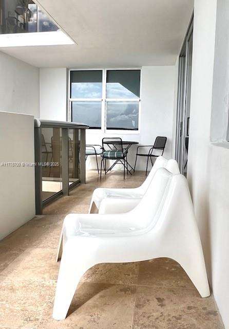 Small Image of 6039 #1114, Miami Beach Number 3