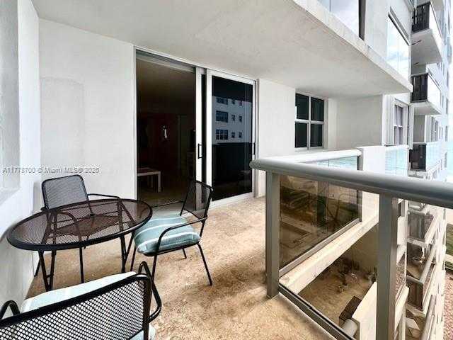Small Image of 6039 #1114, Miami Beach Number 4