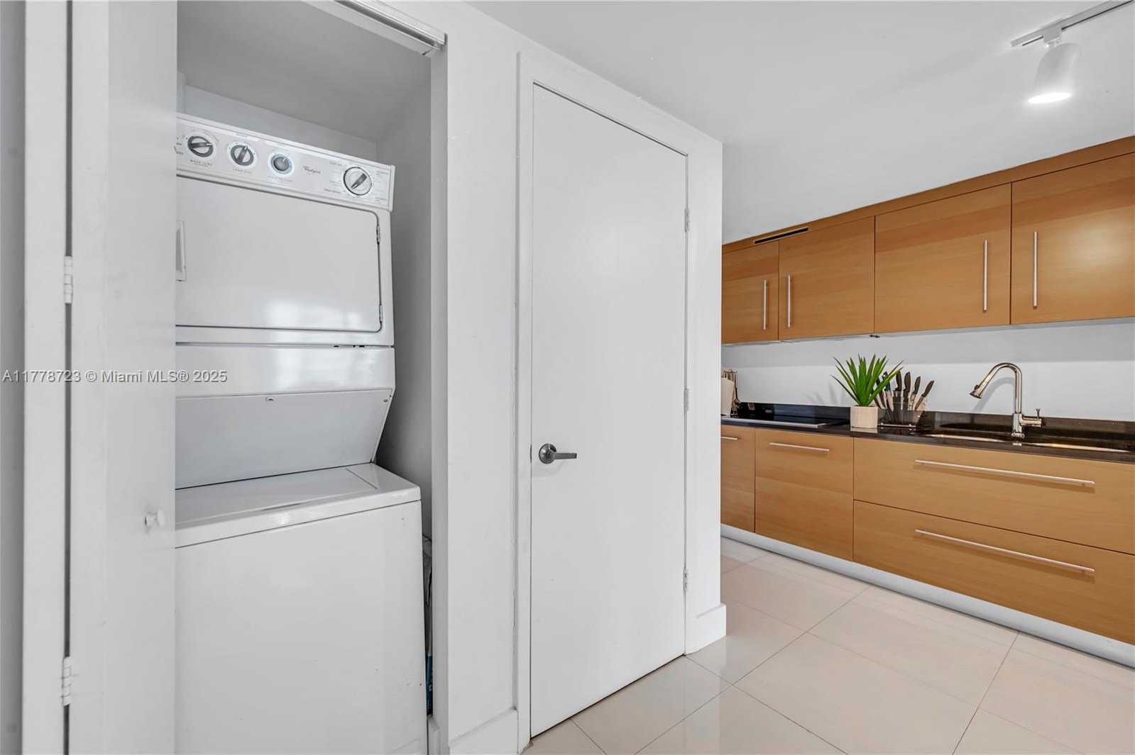 Small Image of 485 SOUTH EAST BRICKELL AVE #1711, Miami Number 11