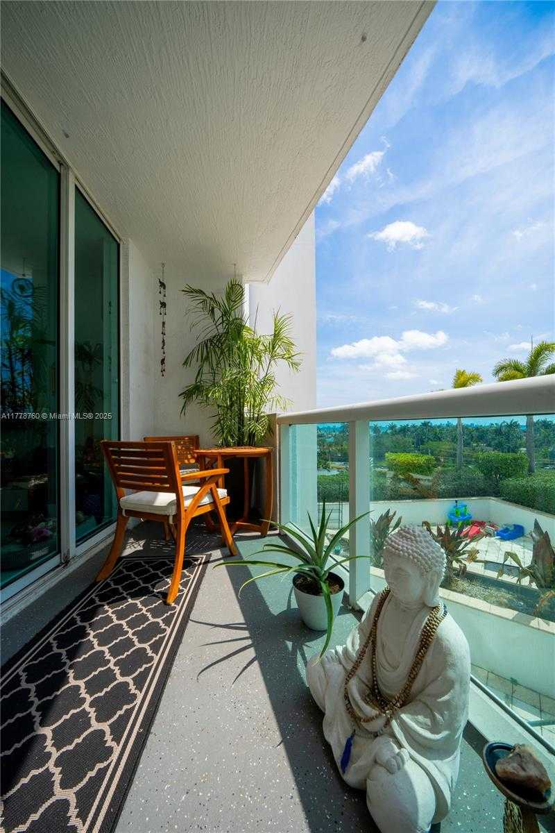 Small Image of 7900 HARBOR ISLAND DR #611, North Bay Village Number 19