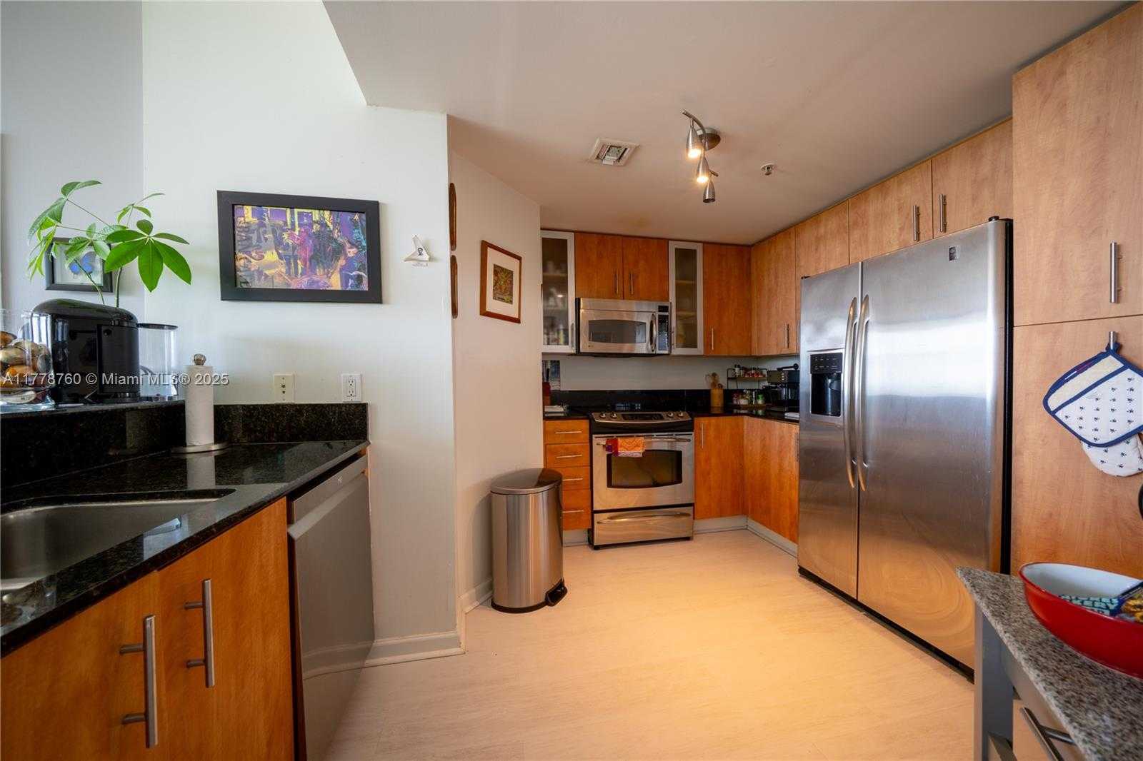 Small Image of 7900 HARBOR ISLAND DR #611, North Bay Village Number 23