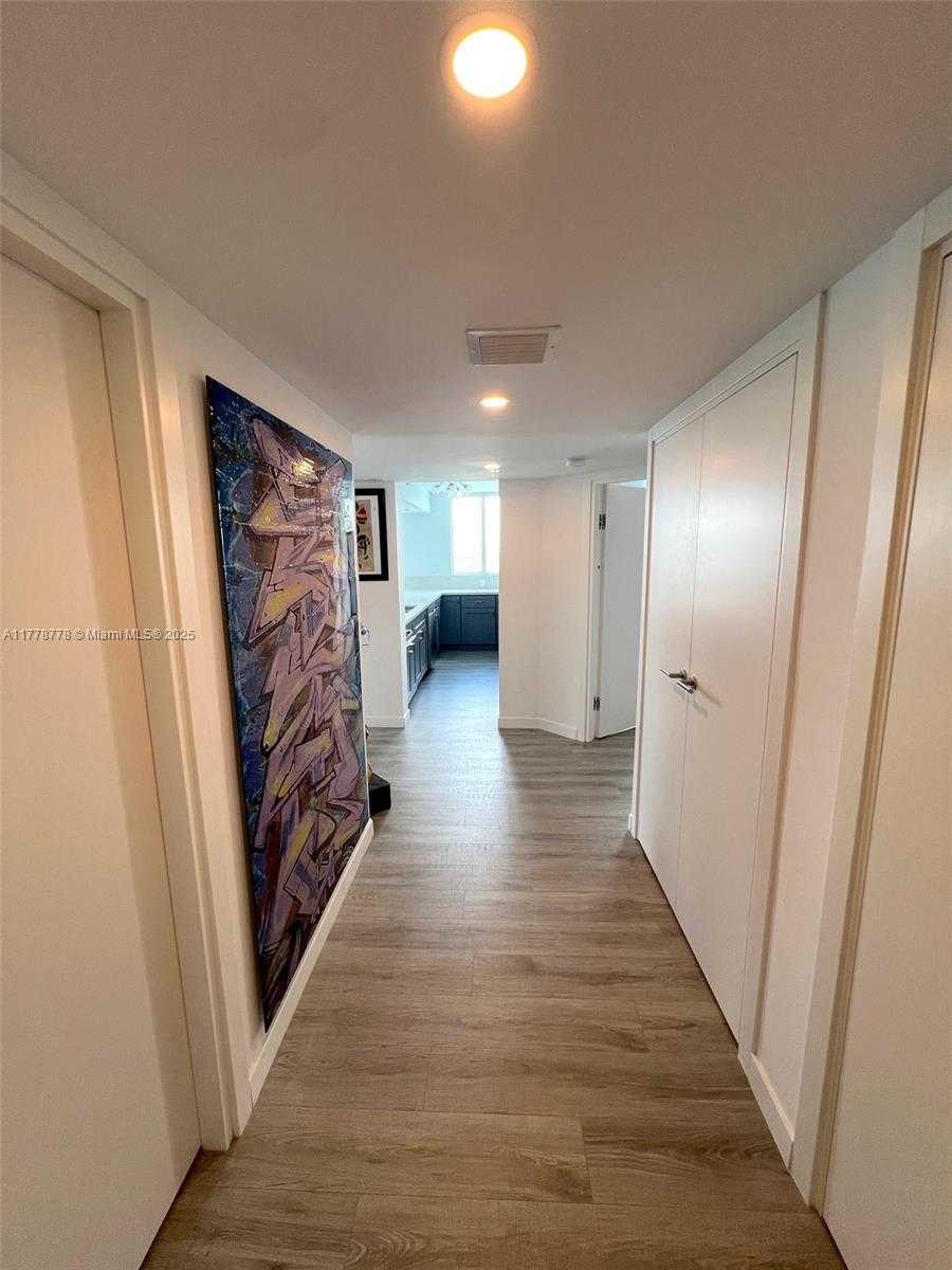Small Image of 650 WEST AVE #1001, Miami Beach Number 2